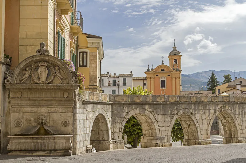 Sulmona: La Città dei Confetti e della Cultura